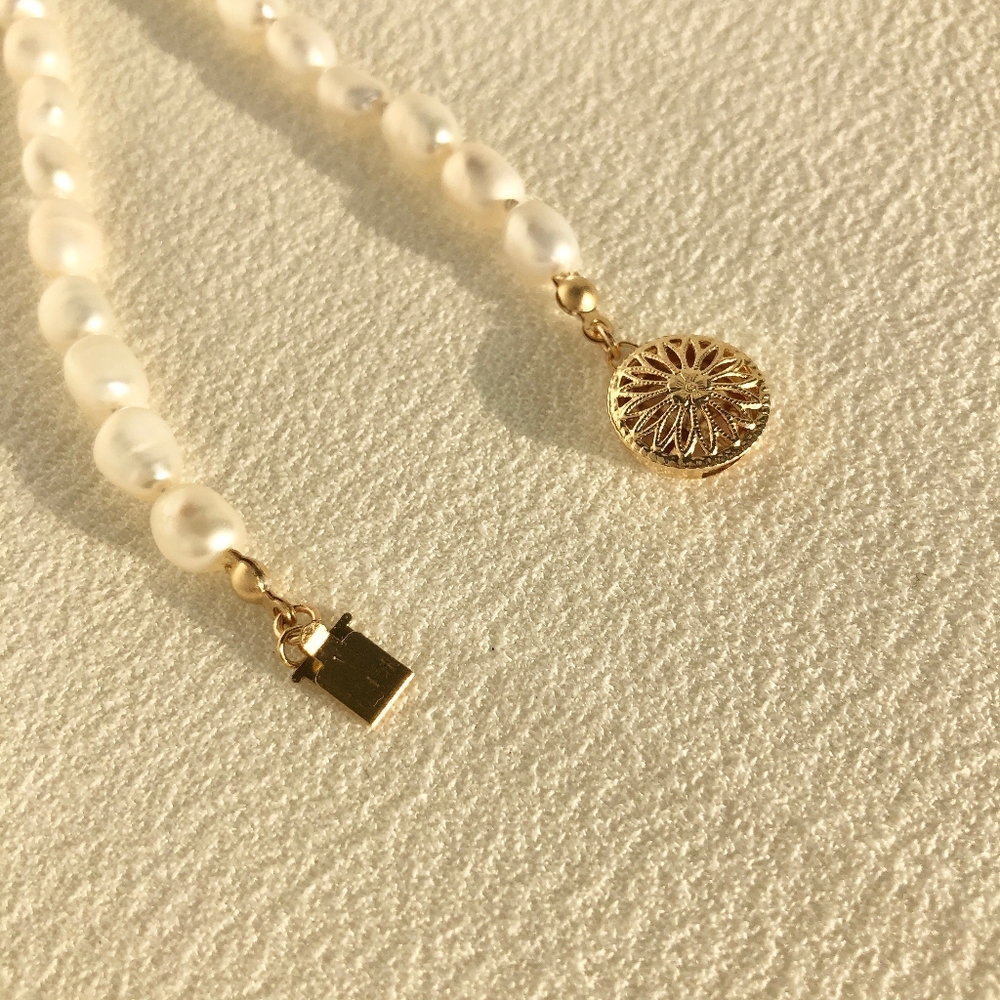 Real Pearl Necklace with Filigree Clasp - Picture 3 of 5